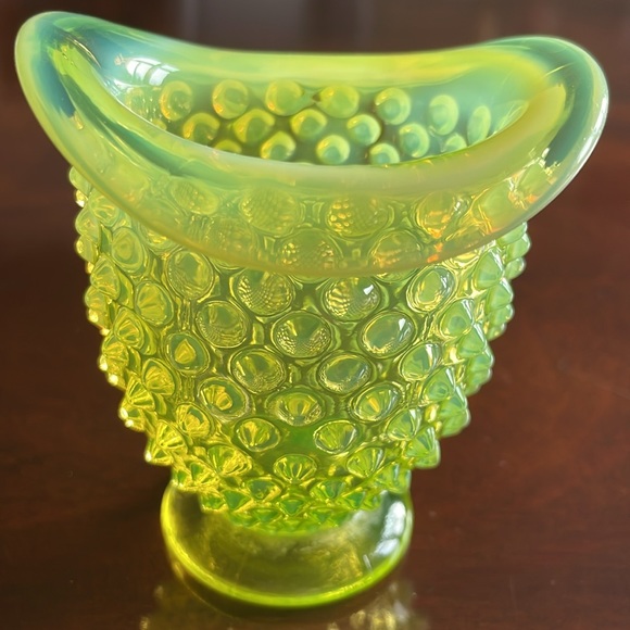 Fenton topaz  Opalescent hobnail mini hat-shaped bud vase - Picture 8 of 11